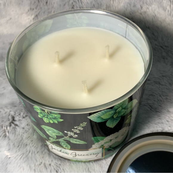 Garden Greenery 3-Wick Candle from Bath & Body Works (2018) BBW - Picture 2 of 3